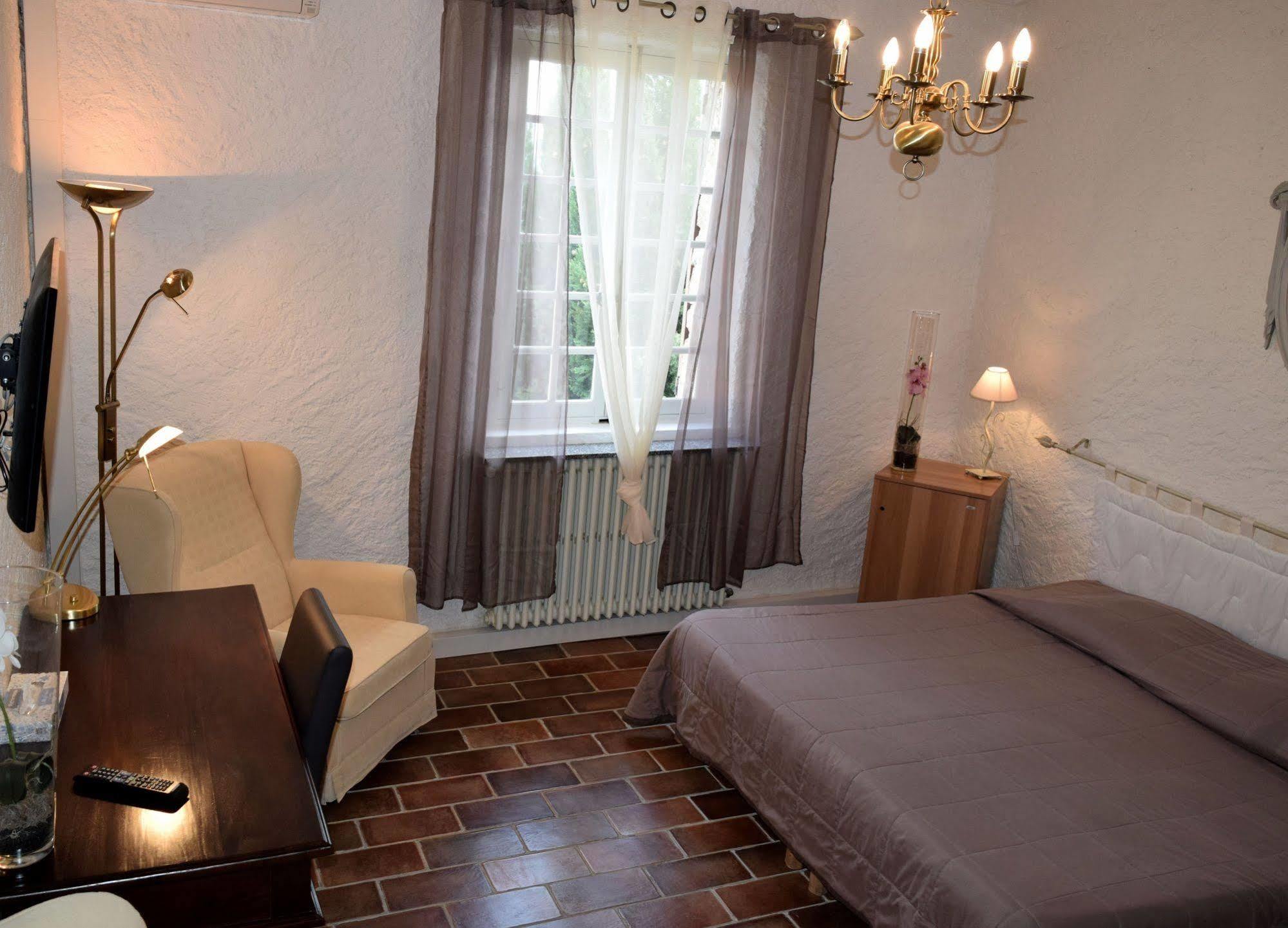 Le Logis Du Guetteur Les Arcs-sur-Argens Exterior foto